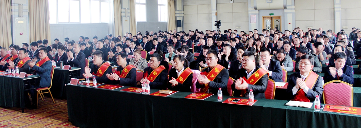 2-公司2014年度工作總結(jié)表彰大會(huì)暨2015年度工作會(huì)議現(xiàn)場(chǎng)。_副本.jpg